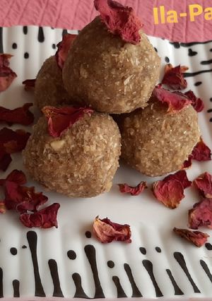 A picture of Jowar ladoo.