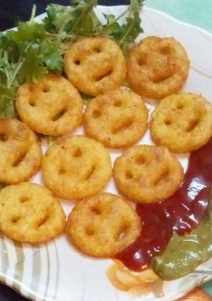 आलू स्माइली (Potato smiley recipe in hindi) रेसिपी मुख्य फोटो