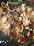 Fogonero con almejas y gambas en cazuela de barro
