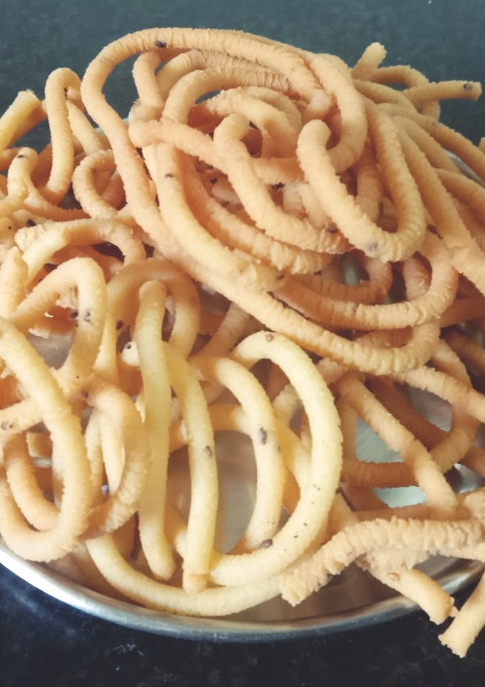 சுவைமிக்க அவல் முறுக்கு செய்முறை முக்கிய புகைப்படம்