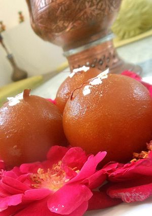 A picture of Gulab Jamun.