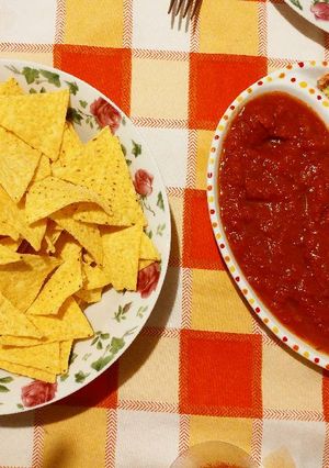 Foto di Guacamole e salsa piccante con nachos