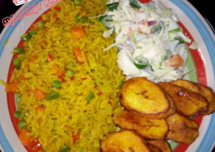 Fried rice with coleslaw and plantain