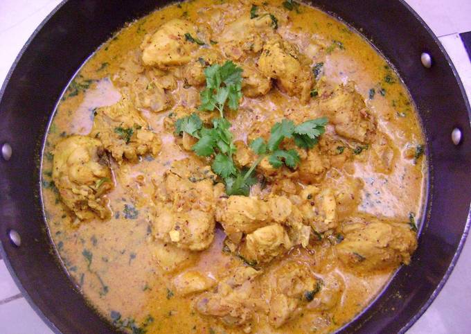 Shahi Chicken Kasundi (Chicken in Creamy Mustard Gravy)