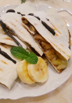鬆餅機「巧克力香蕉薄餅」外脆內軟。 的食譜成品照片