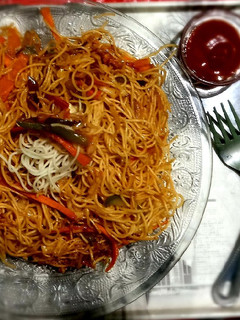 हक्का नूडल्स (hakka noodles recipe in Hindi) रेसिपी मुख्य फोटो
