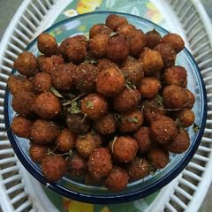 A picture of Crunchy Spicy Chickpeas Snack.