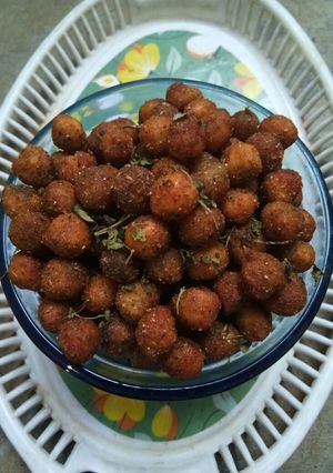 A picture of Crunchy Spicy Chickpeas Snack.