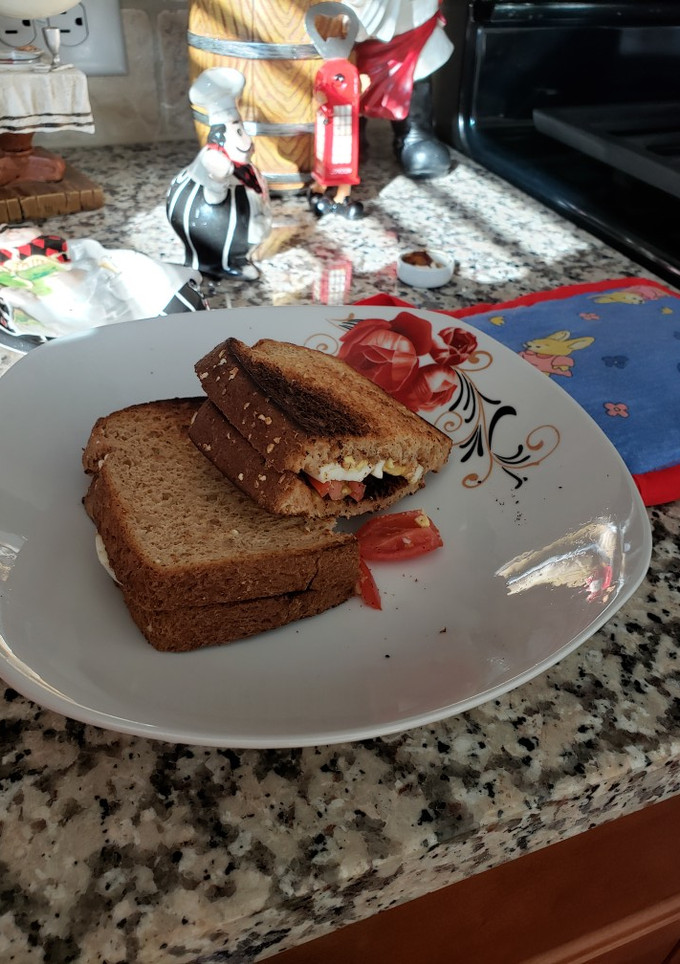 A picture of Toast with egg 🥚 😋.