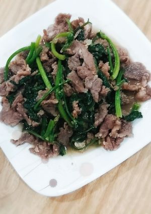 Hình của món Thịt bò xào cần tây.