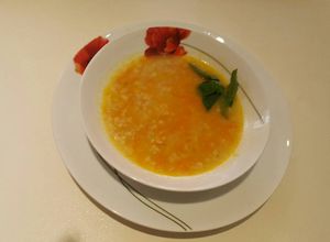 Una foto de Sopa de zanahoria y avena
