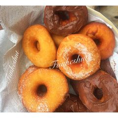 A picture of Fried doughnuts.