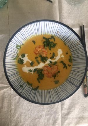 Una foto de Crema de lentejas rojas con calabaza al curry
