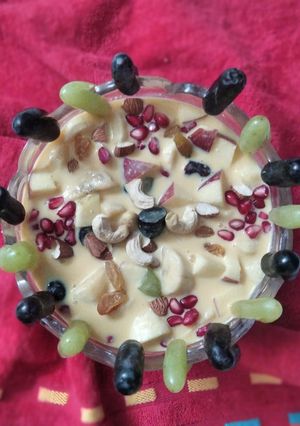 A picture of Faradi Mango Fruit🍍🍎🍓🍇 Salad.