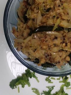 முட்டைகோஸ் பொரியல்(cabbage poriyal recipe in tamil) செய்முறை முக்கிய புகைப்படம்