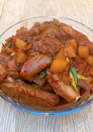 A picture of Korean kimchi pork rib stew.