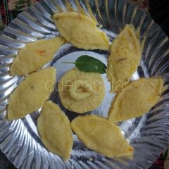 A picture of Kesar Khirer Sandesh (without sugar).
