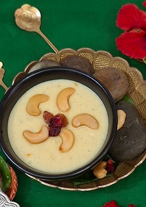 A picture of Makhana Rabdi/ Kesari Makhana Rabdi For Navratri Festival 🌼✨.