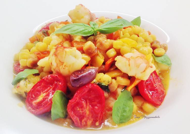 Fregola sarda allo zafferano con gamberi e peperoni corno