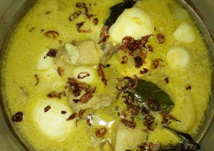 Opor ayam kentang telur puyuh