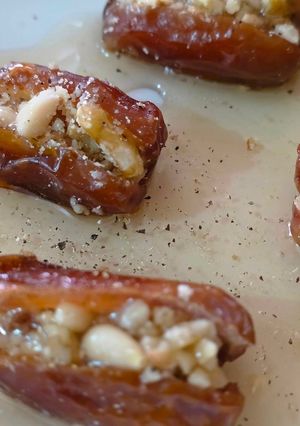 A picture of Roman stuffed dates.