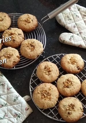 A picture of Walnut And Cranberries Cookies Without Oven.