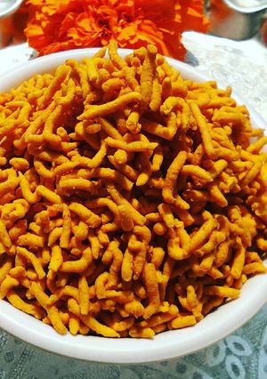 बेसन के नमकीन सेव भुजिया (Besan ke namkeen sev bhujiya recipe in hindi) रेसिपी मुख्य फोटो