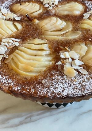 Une photo de 🍐TARTE🍰BOURDALOUE🍐LA POIRE 🍐 EN FÊTE 🎂