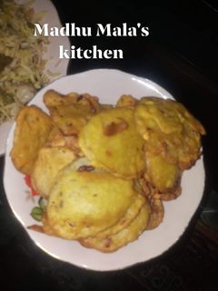 आलू के पकोड़े (Aloo ke pakore recipe in Hindi) रेसिपी मुख्य फोटो