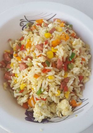 A picture of Stir fry fried rice.