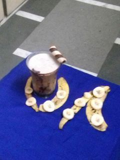 બનાના ચોકલેટ શેક(Banana chocolate shake Recipe in Gujarati) રેસીપી મુખ્ય ફોટો