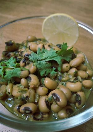 A picture of Lobia usal in green masala.