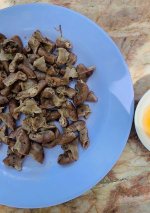 Hình của món Lòng heo và cật heo luộc.