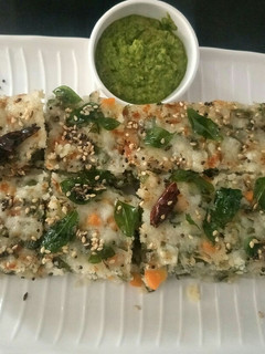 પાલક રવા ઢોકળા(Palak Rava Dhokla recipe in Gujarati) રેસીપી મુખ્ય ફોટો