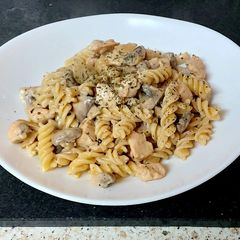 My Garlic Mushroom & Chicken mixed in pasta 😘#Mainmeal A picture of My Garlic Mushroom & Chicken mixed in pasta 😘#Mainmeal.