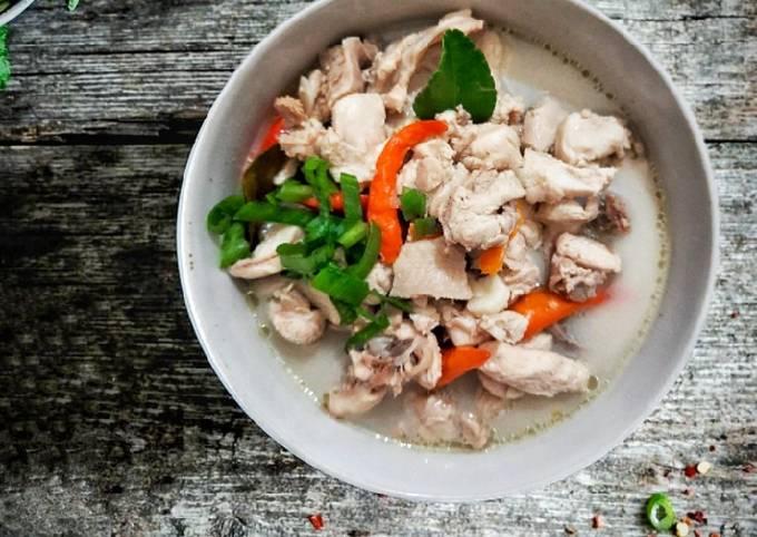 Tom Kha Gai (Thai Coconut Chicken Soup)