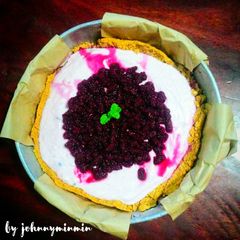 A picture of Mulberry Yogurt pie.