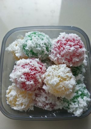 Foto resep 013. BOLA" SINGKONG PELANGI
