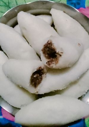 তিলের ভাপা পুর পিঠে রেসিপির প্রধান ছবি