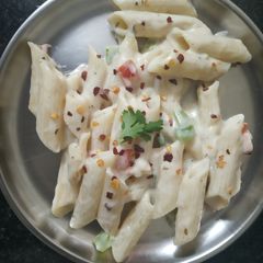 A picture of Pasta with White sauce.