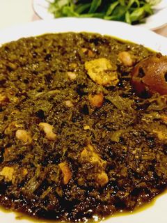 عکسی از دستور قرمه سبزی با مرغ و ادویه کاری