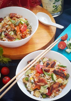A picture of Healthy Rice Bowl with Stir Fried Chicken.