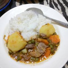 A picture of Meat and mixed vegetables stew.