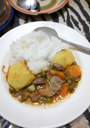 A picture of Meat and mixed vegetables stew.