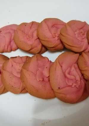 A picture of Strawberry cookies.