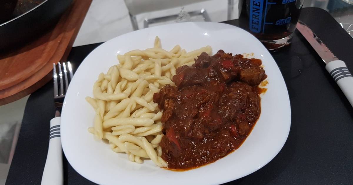 Goulash con Spaetzle Receta de Cristian Rodriguez- Cookpad