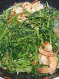 Tumis Kangkung Belacan dengan Udang Segar