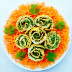 Egg spinach pin wheels A picture of Egg spinach pin wheels.