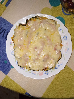 Una foto de Calabacín a la plancha con queso y jamón