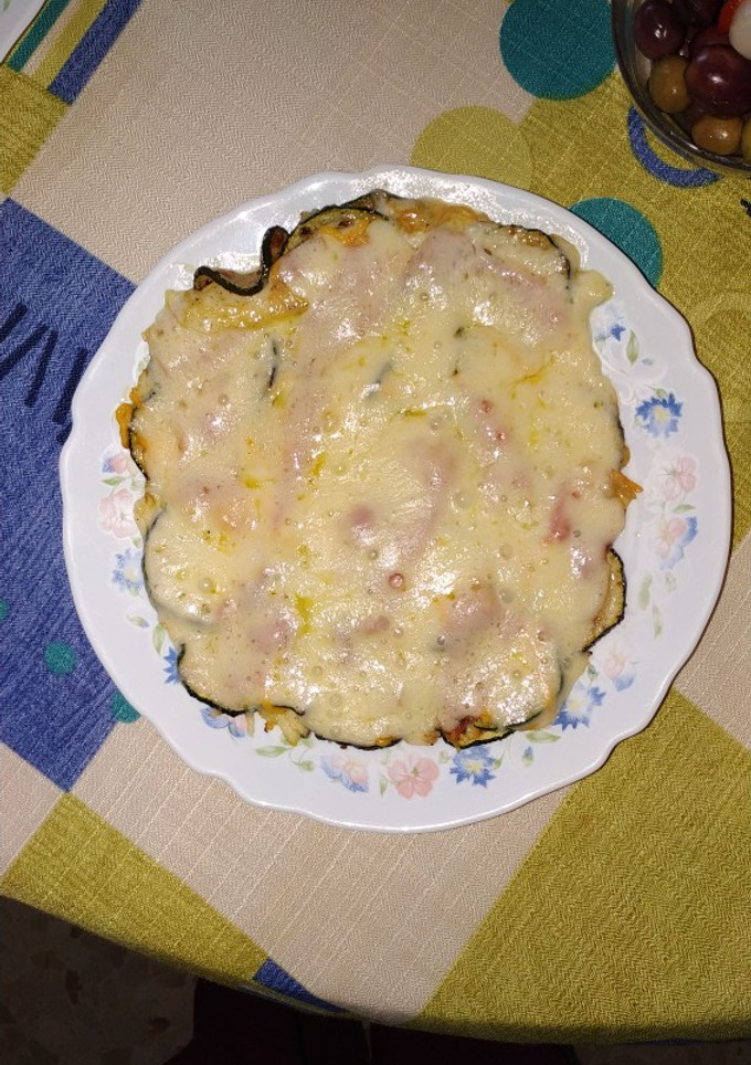 Una foto de Calabacín a la plancha con queso y jamón